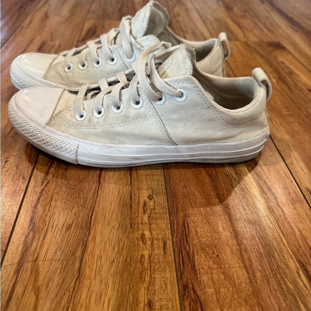 White converse - Picture 3 of 5